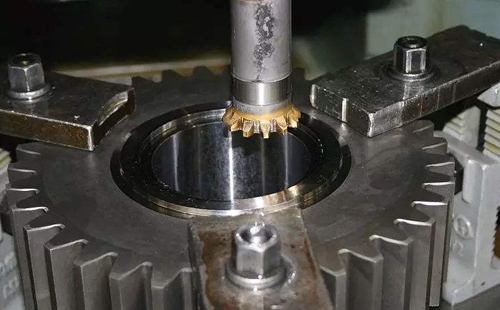 齒輪插齒加工齒面粗糙度、齒距積累、齒形及齒向誤差原因